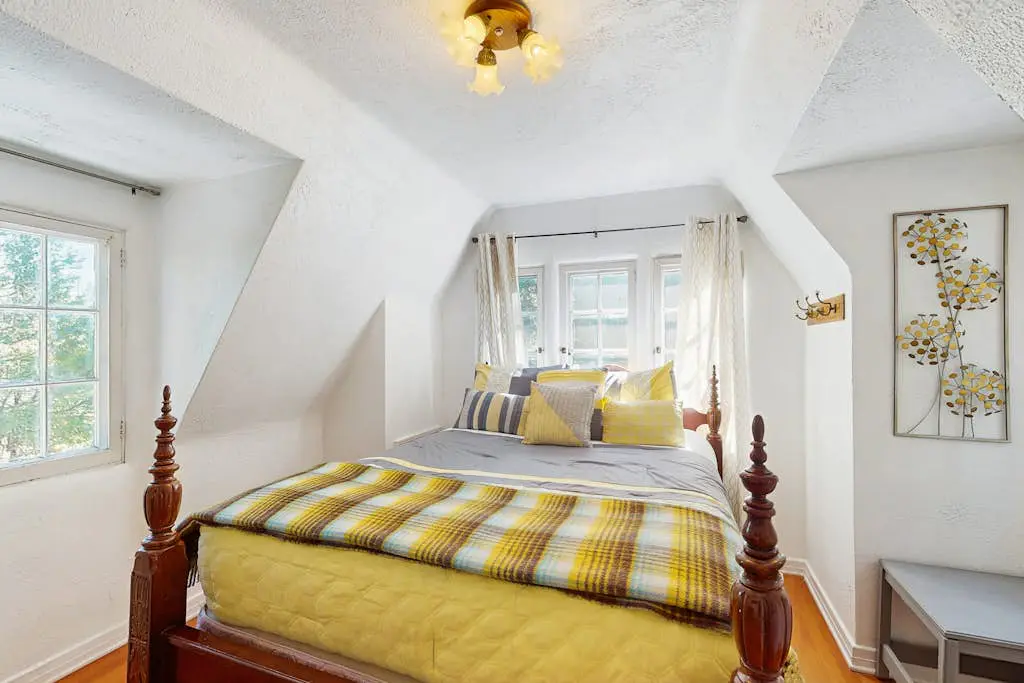 Vintage Village Walk Cottage