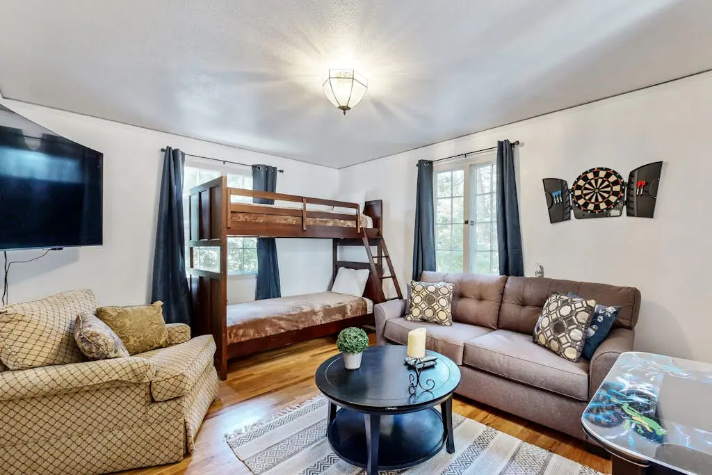 Vintage Village Walk Cottage