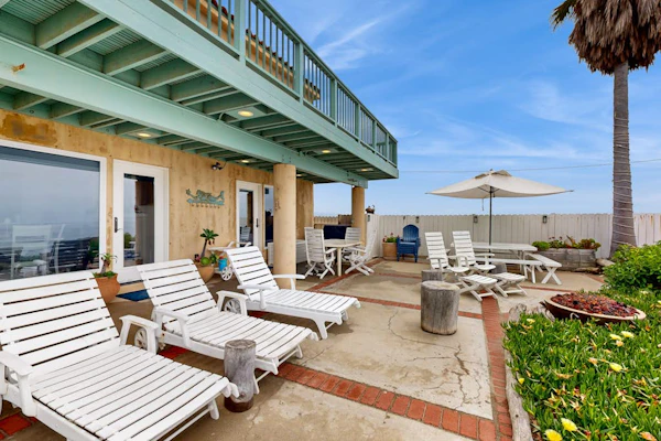 Stunning oceanfront view in every room, steps to beach, 15 mins to Santa Barbara