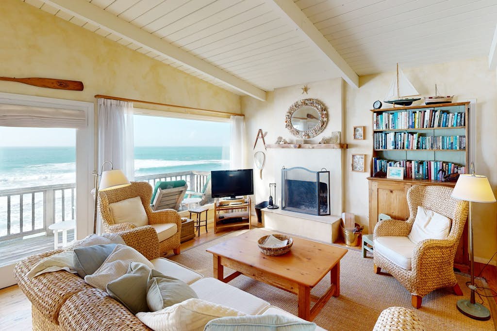 Bright Oceanfront Home with WiFi, Furnished Balcony & Spectacular Views