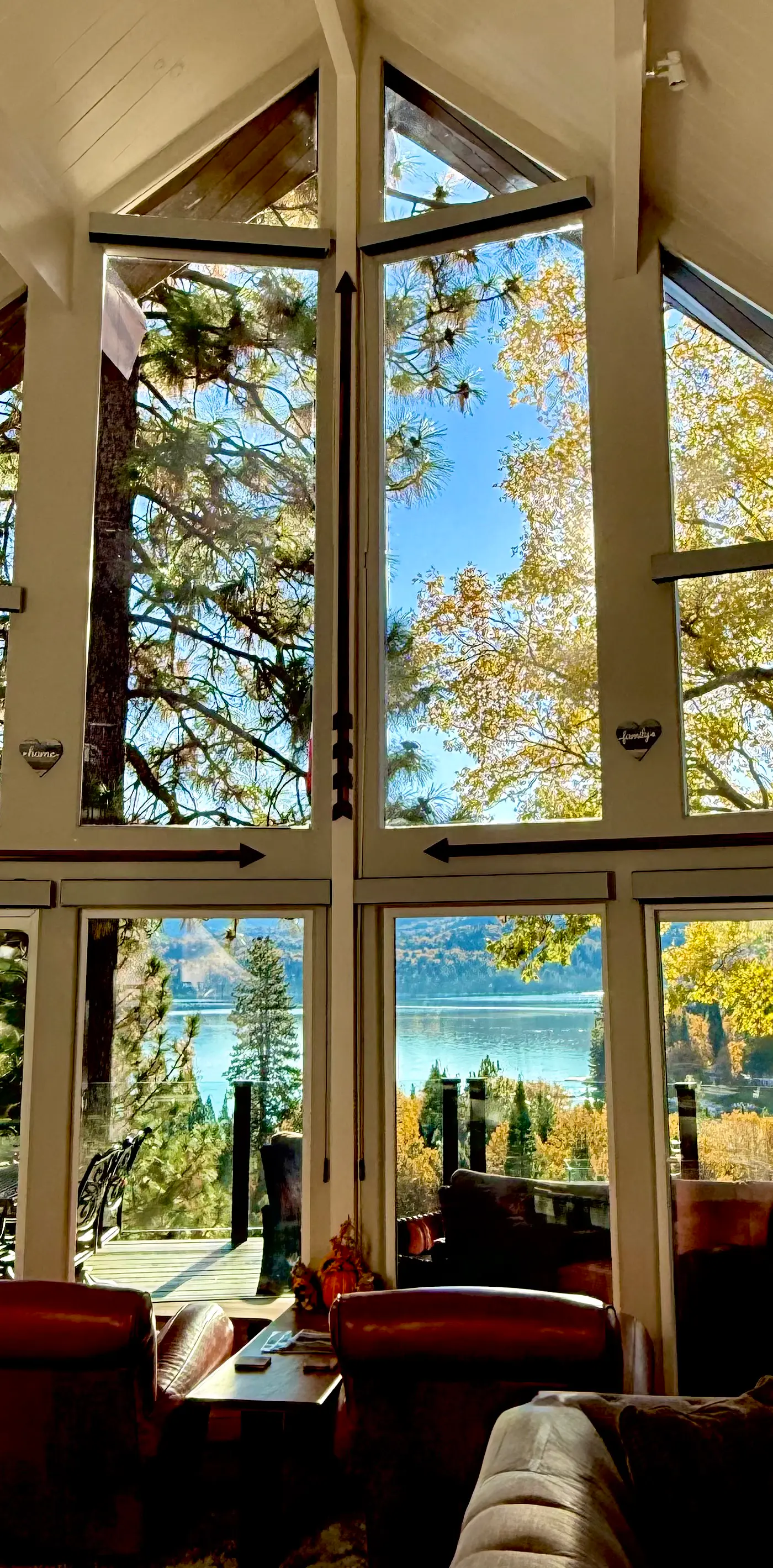 Surreal Feel Lakeview Chalet