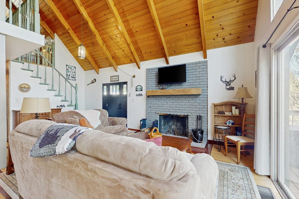 Dog-friendly cabin with wood-burning fireplace, deck, gas grill, WiFi