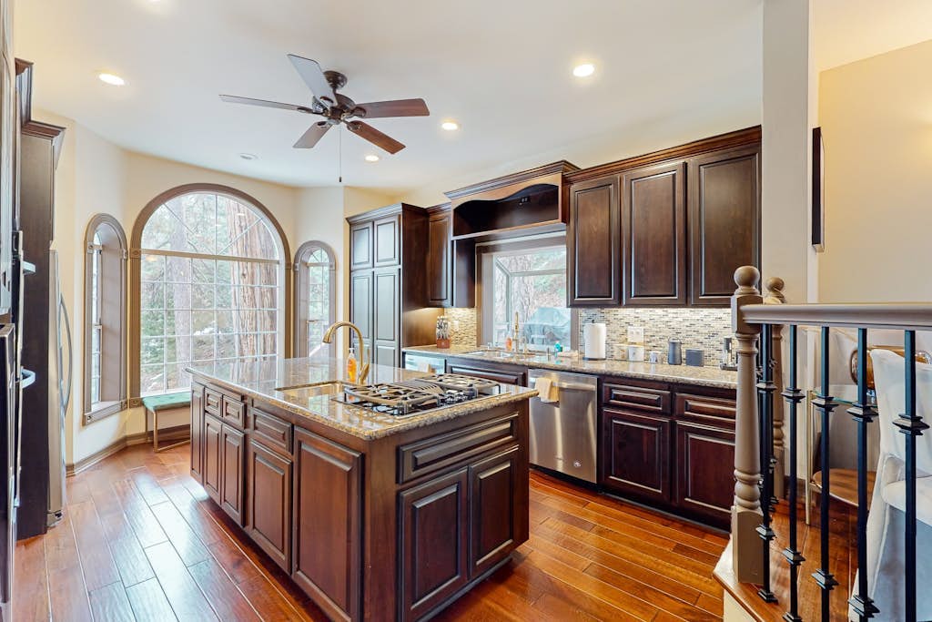 Luxury retreat w/ speakeasy, fireplace, game room, A/C & BBQ