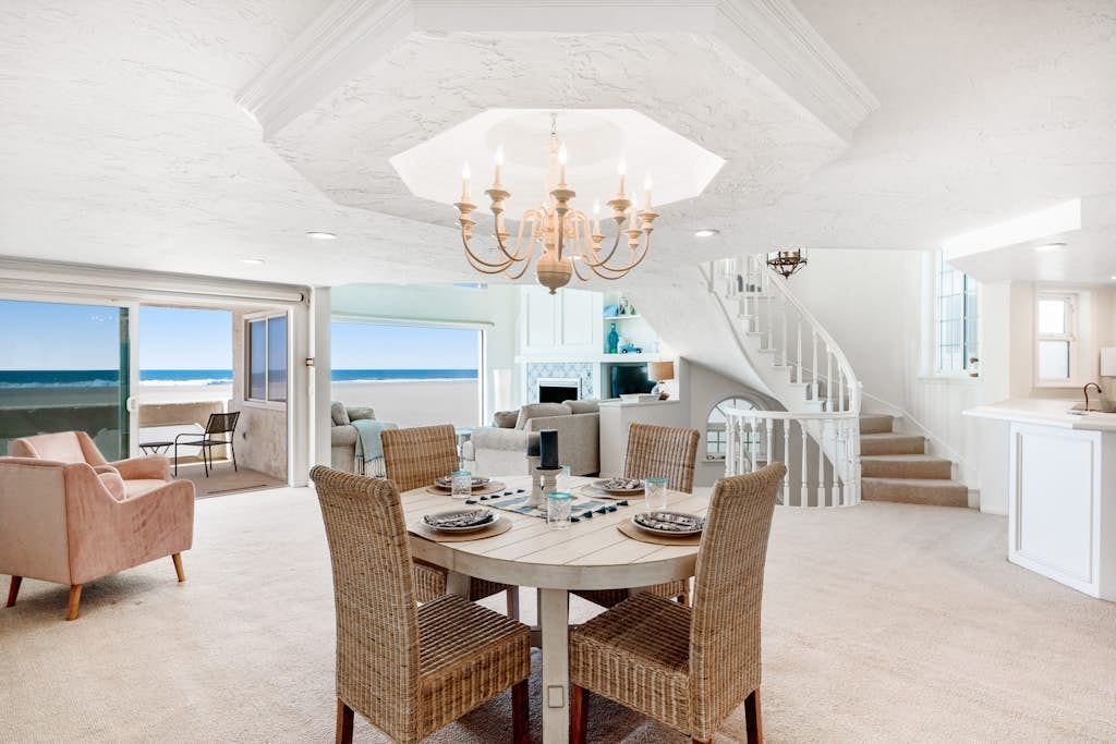 Oceanfront Home with Giant Picture Windows, Gas Fireplace, and Free WiFi