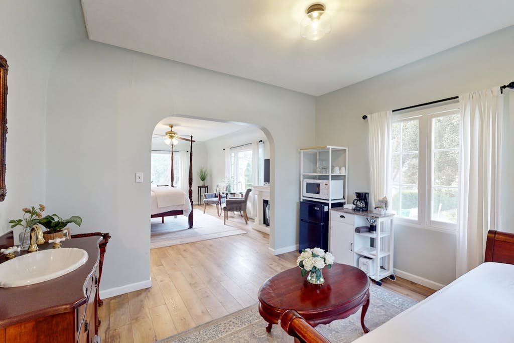 Classic beach suite 1 block to ocean - fireplace, lovely patio, near downtown