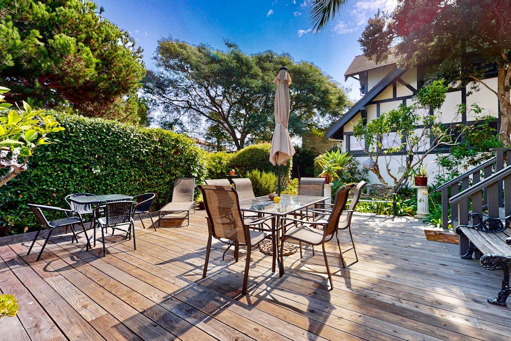 Classic beach suite 1 block to ocean - fireplace, lovely patio, near downtown