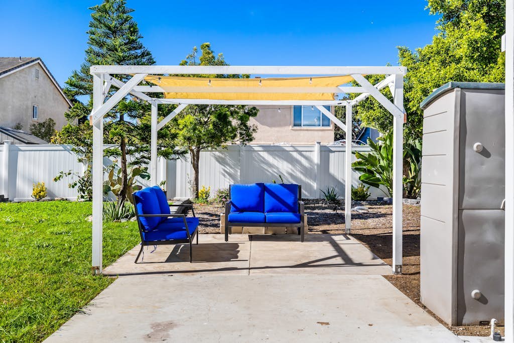 Spacious home with private yard & BBQ - 2 mi. from downtown