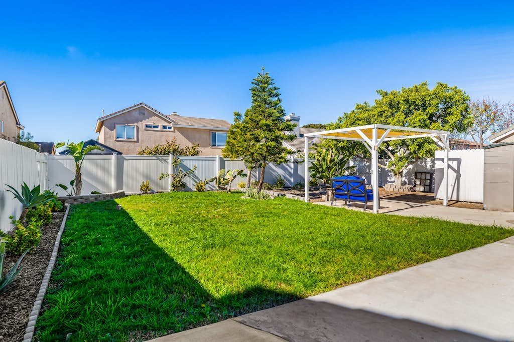 Spacious home with private yard & BBQ - 2 mi. from downtown