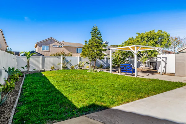 Spacious home with private yard & BBQ - 2 mi. from downtown