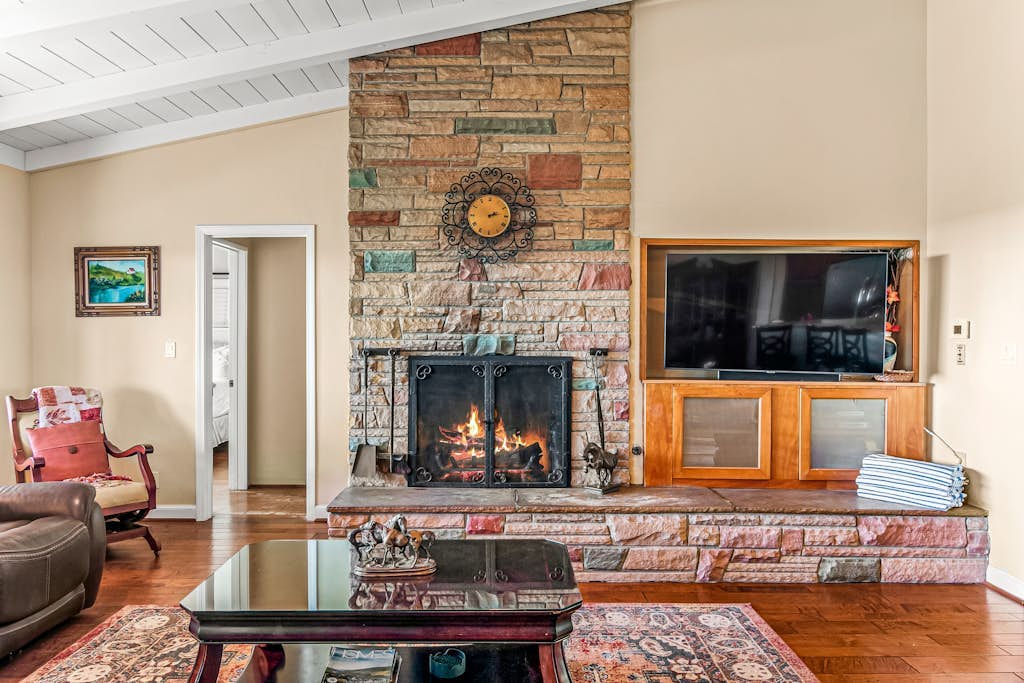 Modern home with ocean views, wood fireplace, & chef's kitchen - dog-friendly