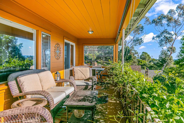 Modern home with ocean views, wood fireplace, & chef's kitchen - dog-friendly