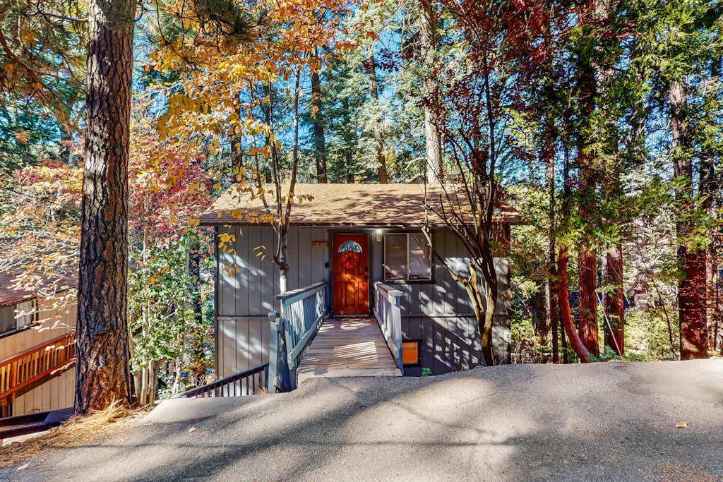 Mountainside Retreat w/ Fireplace, BBQ & Furnished Deck - Near Village