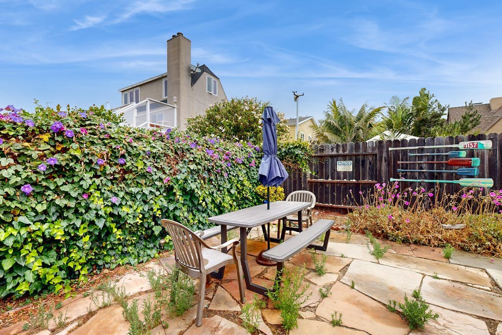 Oceanview duplex w/ balcony & yard - 200 feet to beach