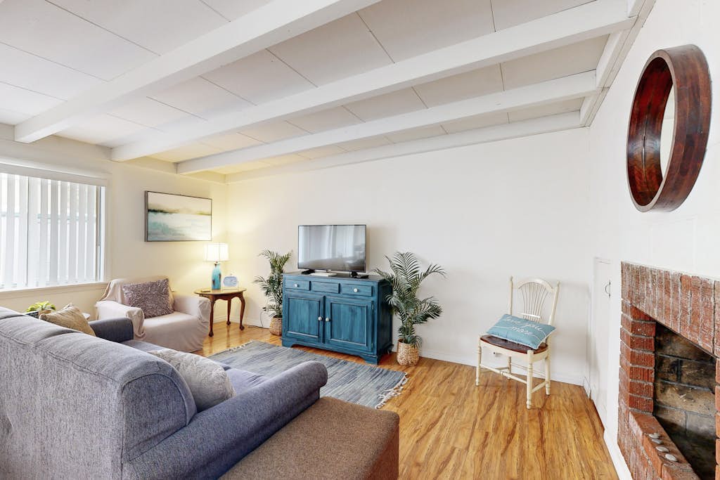 Oceanview duplex w/ balcony & yard - 200 feet to beach