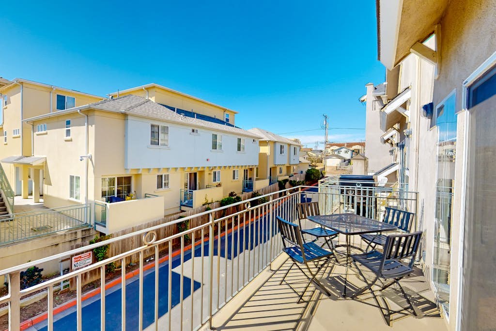 Beach Retreat w/ Balcony - Walk to Pismo Beach & Downtown