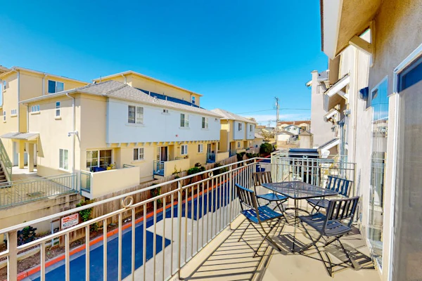 Beach Retreat w/ Balcony - Walk to Pismo Beach & Downtown