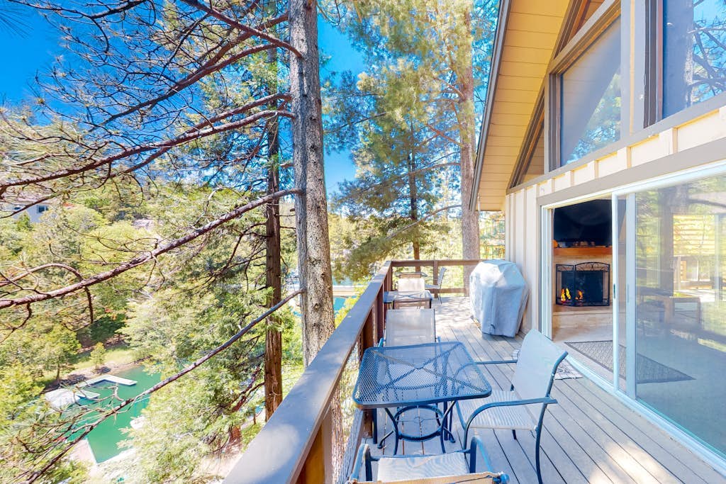 Serene lakefront getaway with game room, fireplace, & washer/dryer