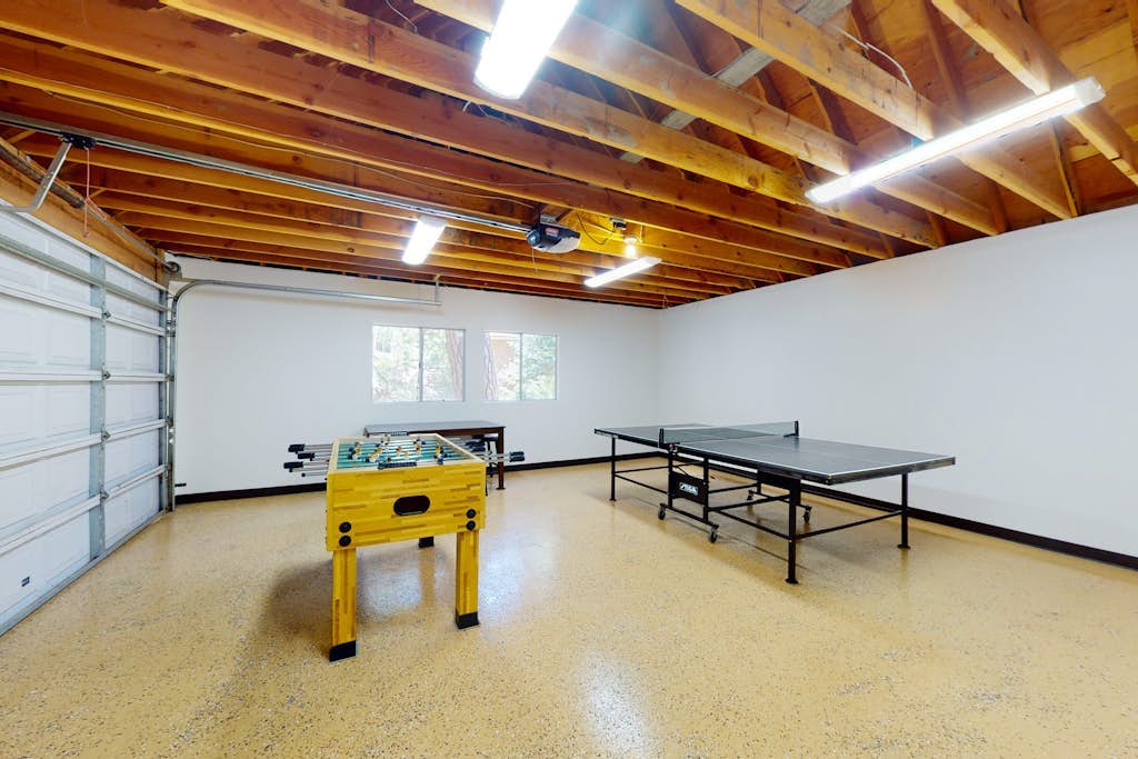 Serene lakefront getaway with game room, fireplace, & washer/dryer