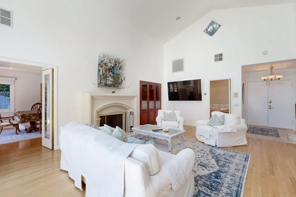 Modern Beverly Hills All-Suite Estate | Pool, Hot Tub | 9 Mins to Rodeo Drive