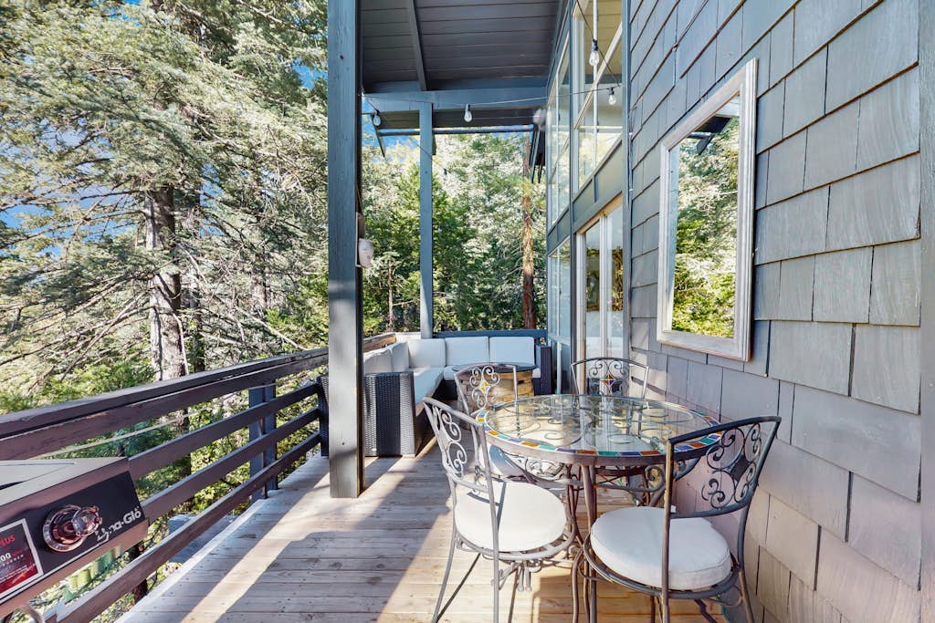 Chic, Pet Friendly House w/Gas Grill, AC & Back-Up Generator - Amazing View