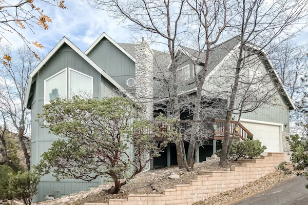 Multi-level home with pool table, AC, fireplaces, balcony & gorgeous views