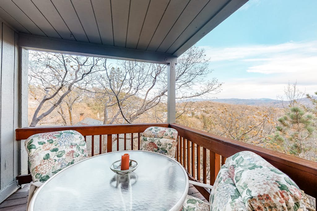 Multi-level home with pool table, AC, fireplaces, balcony & gorgeous views