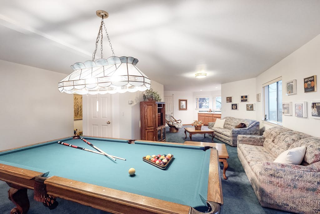 Multi-level home with pool table, AC, fireplaces, balcony & gorgeous views