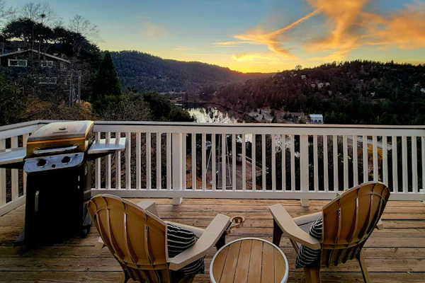 Ideal lakeview getaway with furnished deck, gas grill, & full kitchen