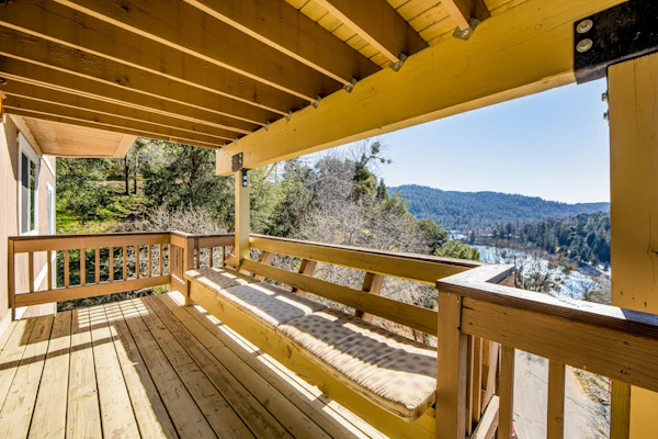 Ideal lakeview getaway with furnished deck, gas grill, & full kitchen