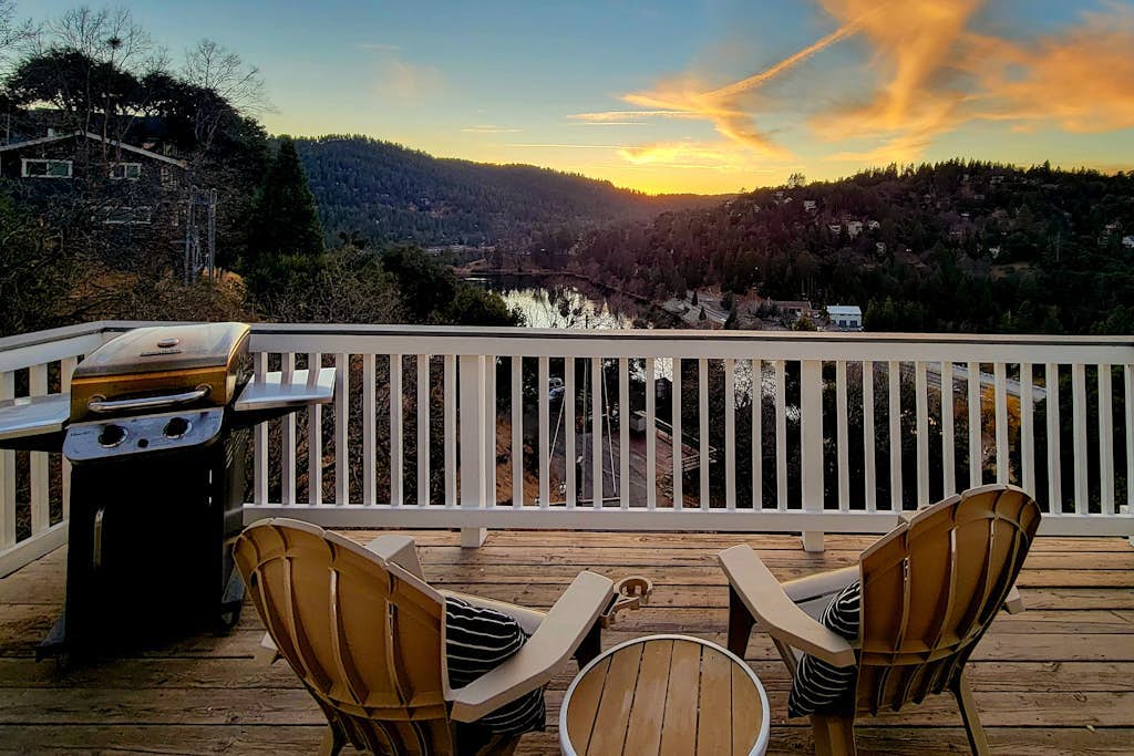 Ideal lakeview getaway with furnished deck, gas grill, & full kitchen