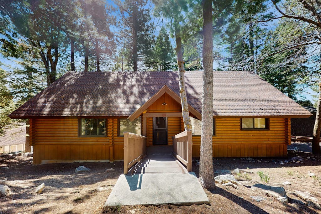 Grand Mountain Retreat w/ Piano, Fast WiFi, Fireplace, Private Deck