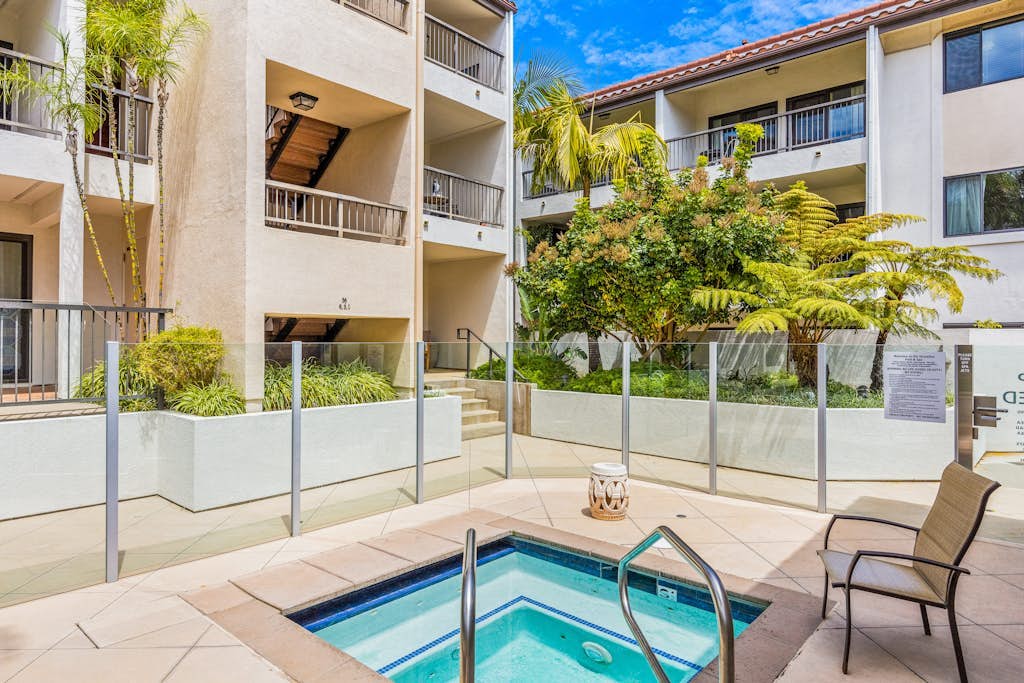 Ocean-view condo in Santa Barbara steps to beach with pool & balcony