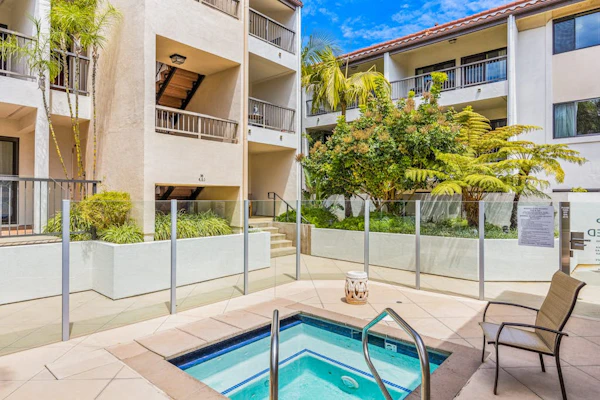 Ocean-view condo in Santa Barbara steps to beach with pool & balcony