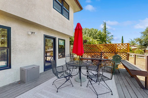 Wine country home w/ pvt. hot tub and grill. fireplace & A/C - shared tennis