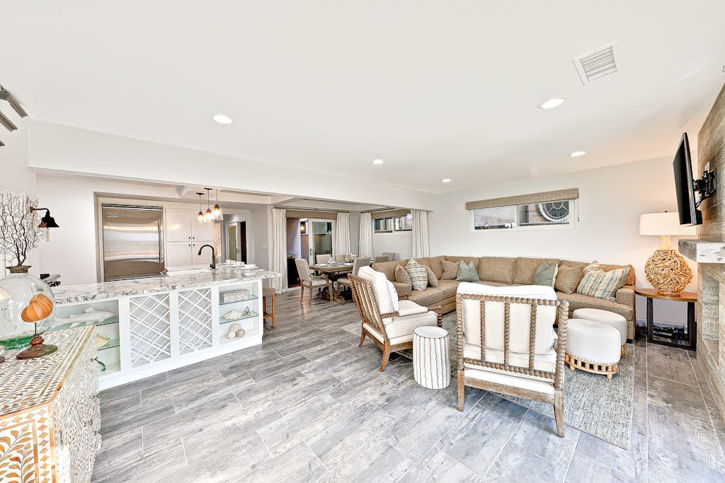 2-Story Newly Remodeled Home w/Private Patio, Great Location, Fireplace, WiFi