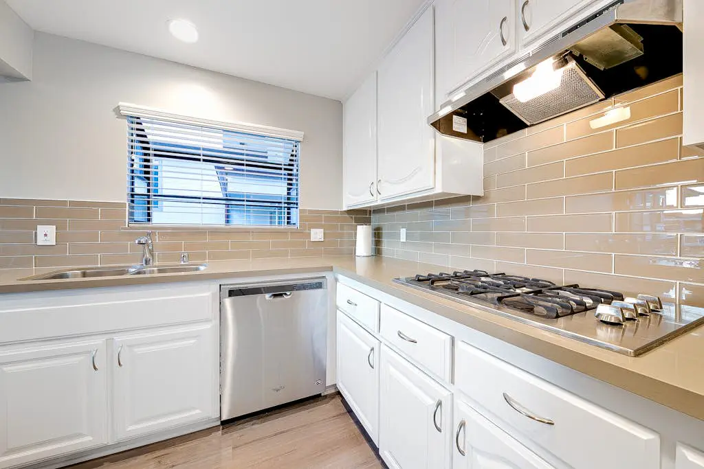 Perfect Newport Beach Location With Balcony Spa II