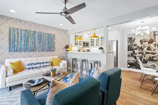 Newly renovated condo, closest walk to theme parks - pools & hot tub on-site