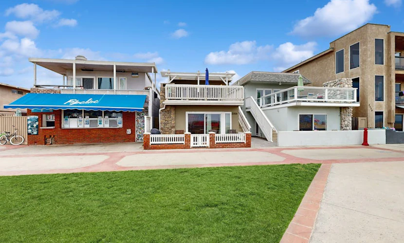 Waterfront home with beautiful ocean views & beach access