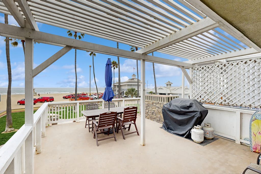 Waterfront home with beautiful ocean views & beach access