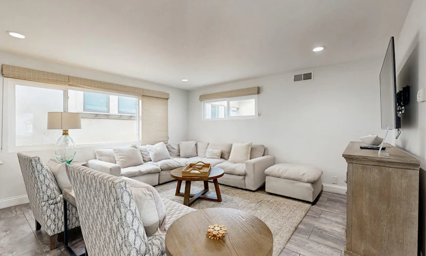 Snowbird-friendly home with great location near the ocean, washer/dryer, & WiFi