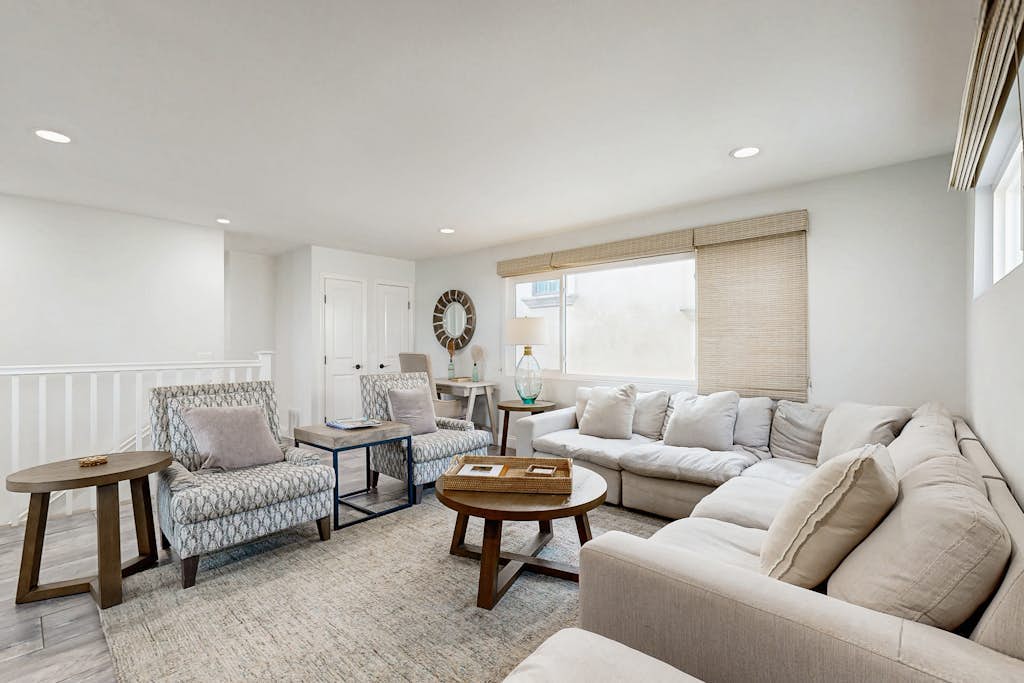 Snowbird-friendly home with great location near the ocean, washer/dryer, & WiFi