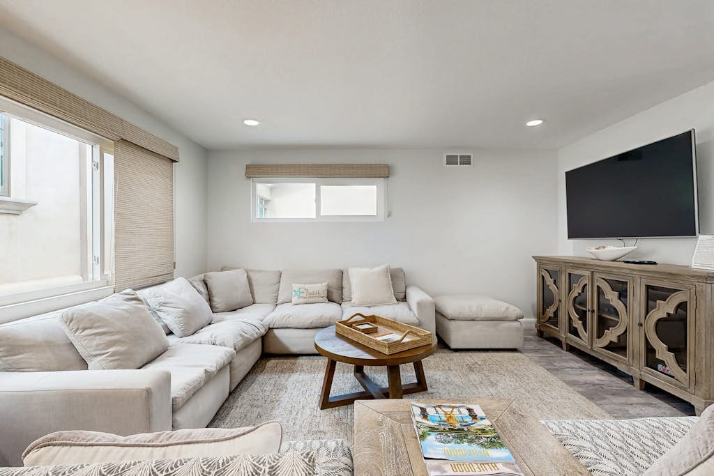 Snowbird-friendly home with great location near the ocean, washer/dryer, & WiFi