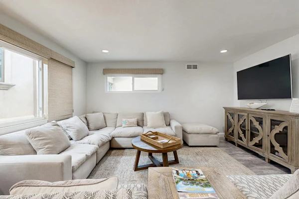 Snowbird-friendly home with great location near the ocean, washer/dryer, & WiFi