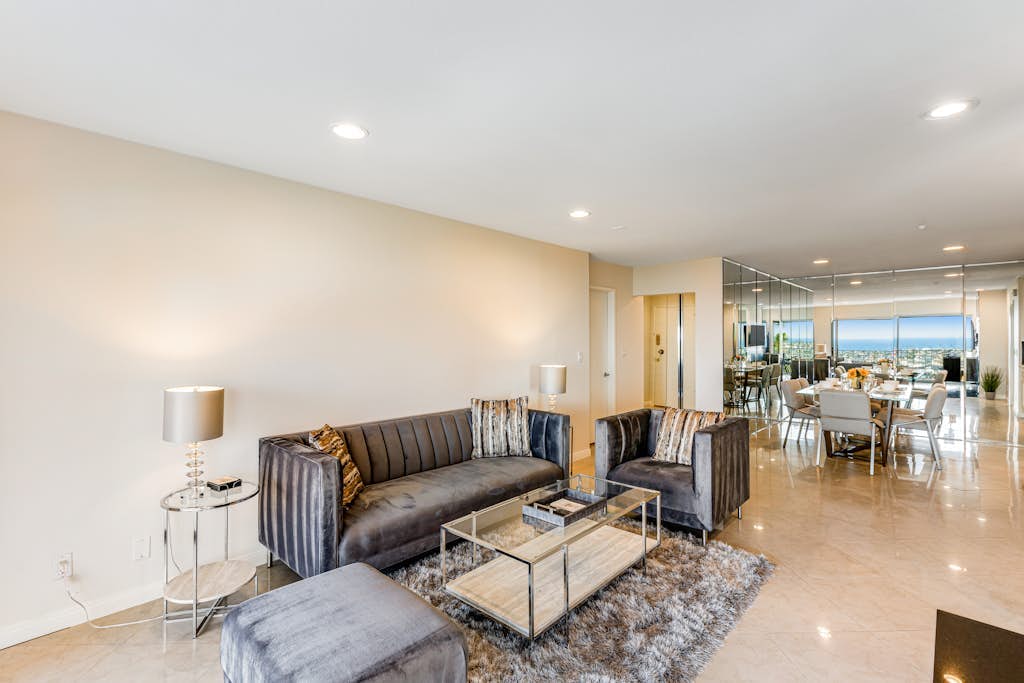 Ocean-view condo, balcony, clubhouse, gym, pool, hot tub, snowbird haven