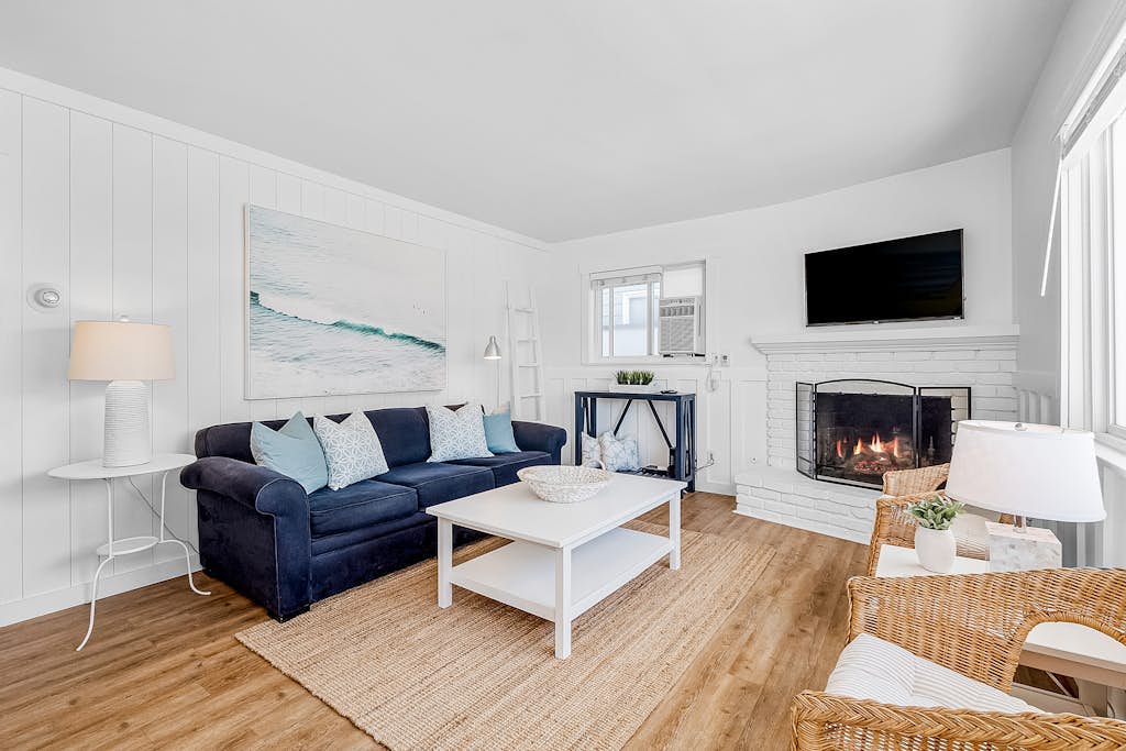 Newly updated beach cottage steps to beach with patio, AC & 3-car parking