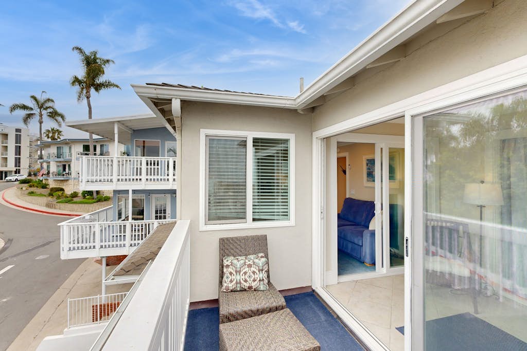 Beautiful ocean view cottage just a few blocks from the beach