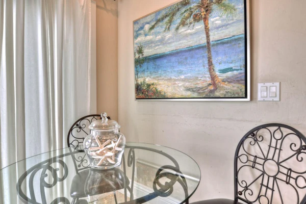 Cozy ocean-view condo near town & beach with full kitchen