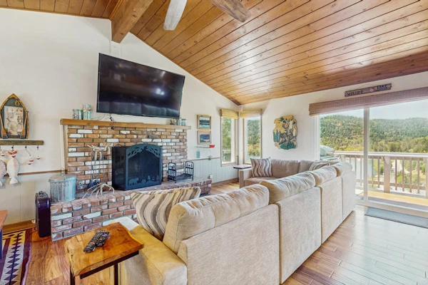 Three Floors. Three Living Rooms. One View You Won't Want to Leave. Sleeps 10.