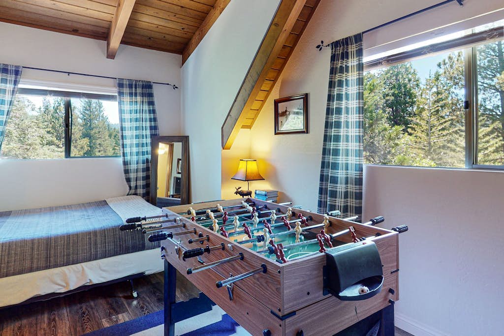 Dog-OK Retreat W/ Fireplace, Deck, Lake Access, Foosball & Ice Cream Maker