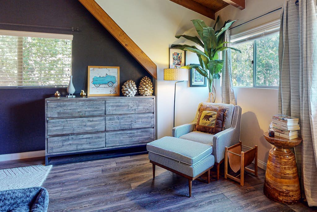 Dog-OK Retreat W/ Fireplace, Deck, Lake Access, Foosball & Ice Cream Maker